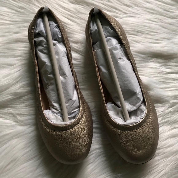 Lucky Brand Emmie Flats in Platinum Oro 5.5 - Picture 2 of 9